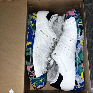 White and floral print Adidas superstars
Women’s size 10/ Men’s size 8